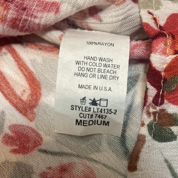 ASHLEY ROADS Floral Print Top 100% Rayon Size M NWT - Picture 6 of 9